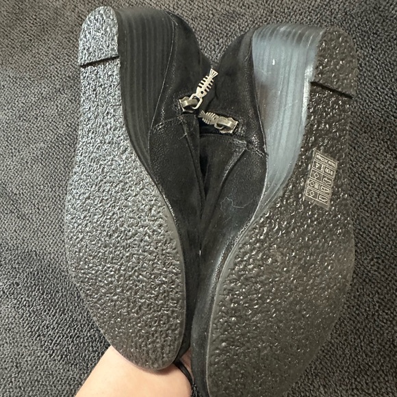 Girls size 4 Blowfish Booties - Picture 6 of 9